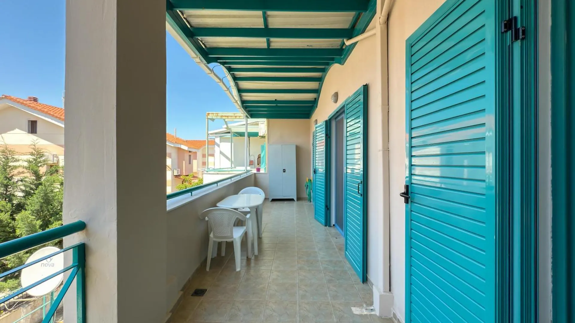 Emerald Seaside Apartment In Pefkohori