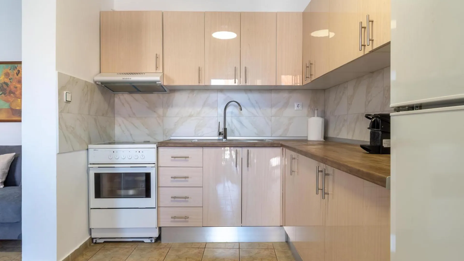 Emerald Seaside Apartment In Pefkohori