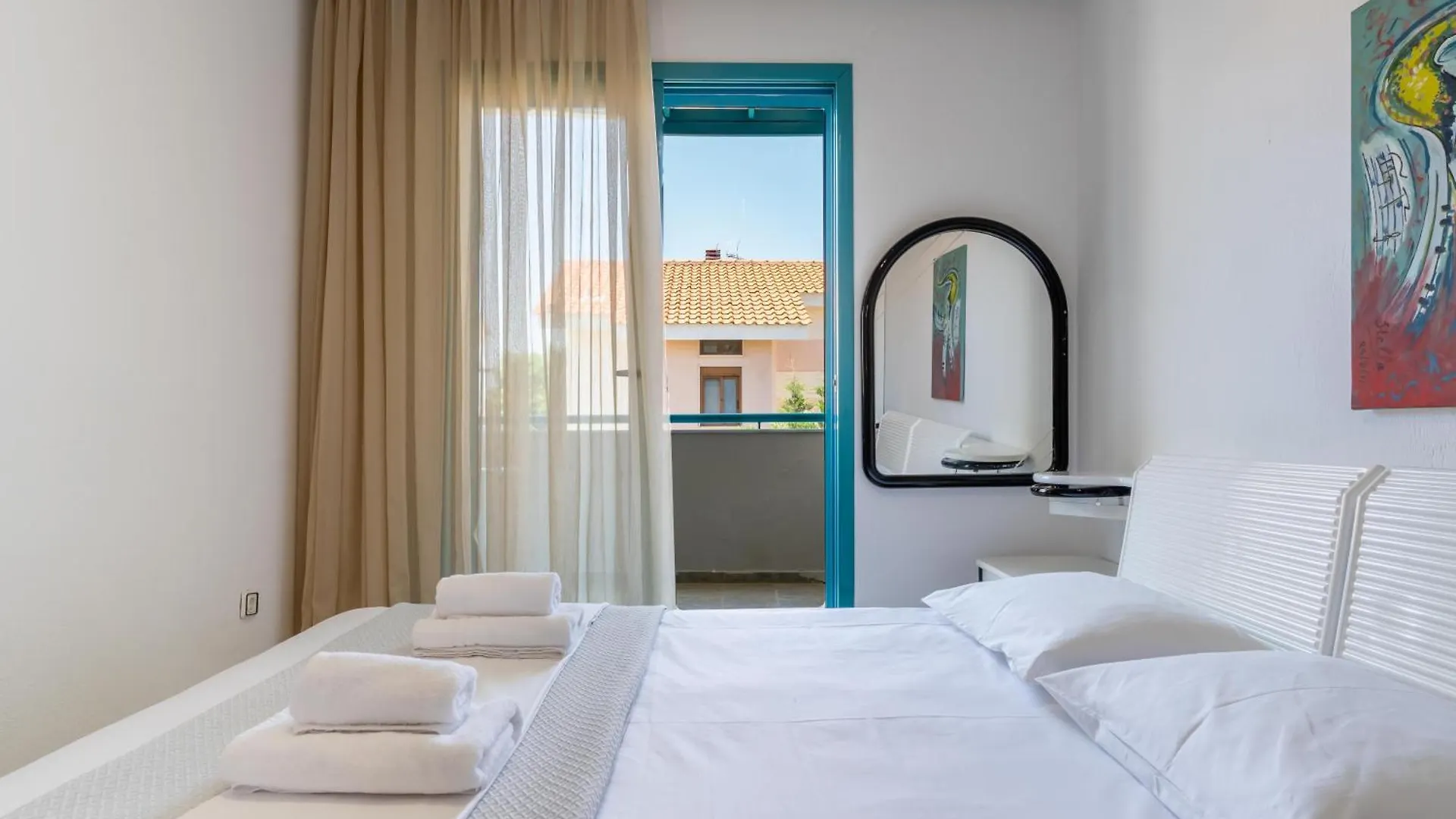 Emerald Seaside Apartment In Pefkohori