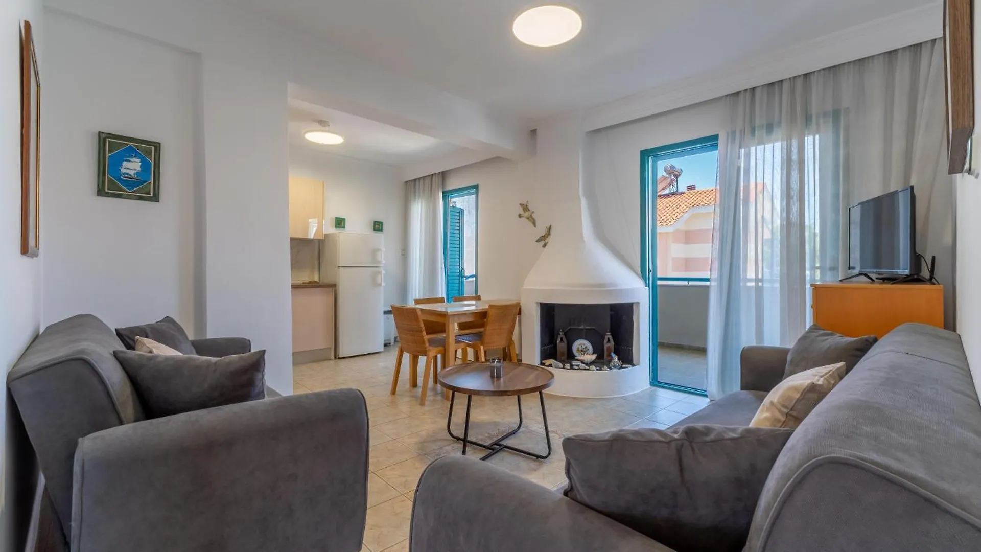 Emerald Seaside Apartment In Pefkohori Pefkochori