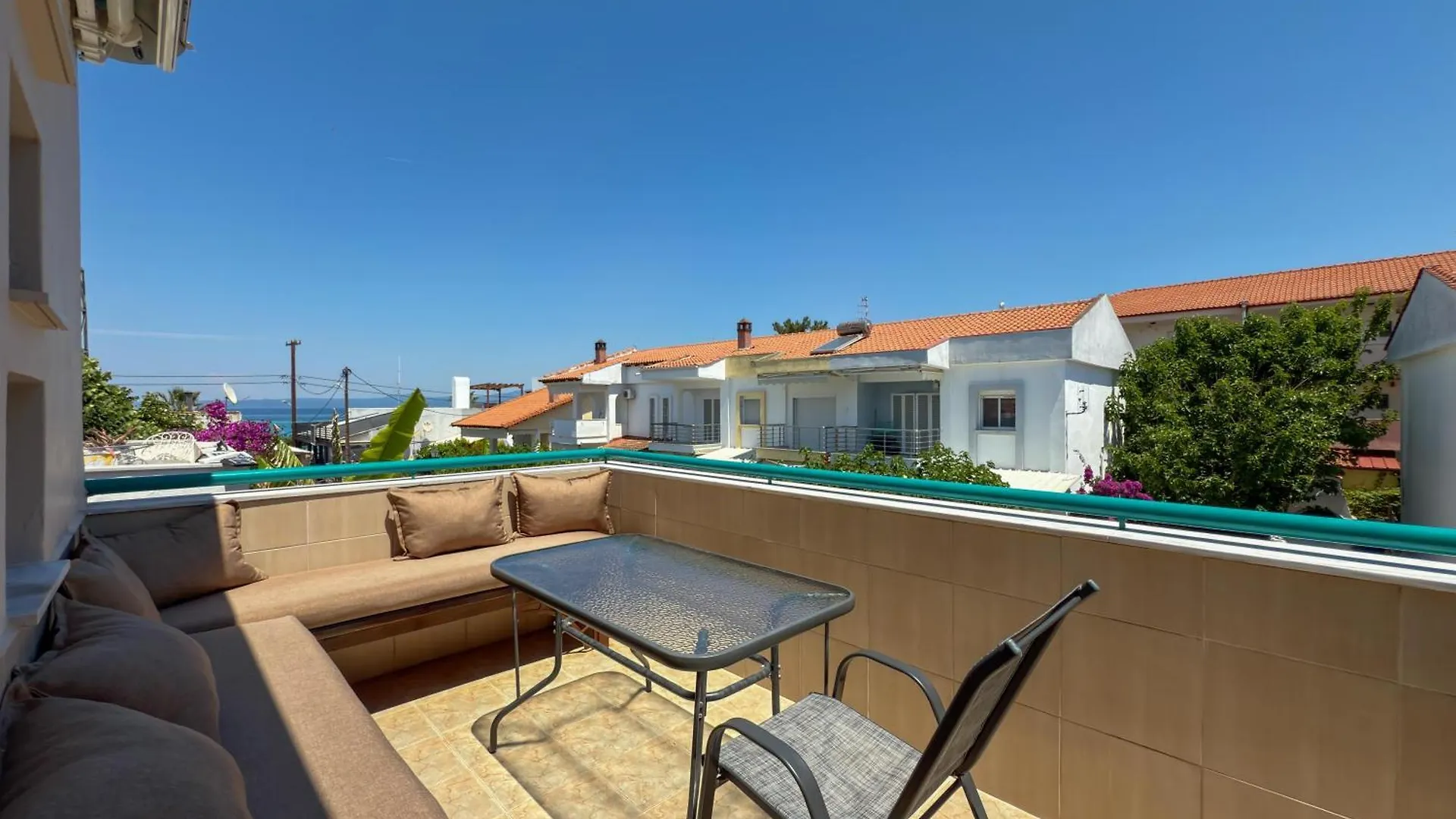 Emerald Seaside Apartment In Pefkohori